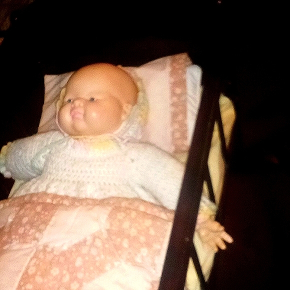 Vtg Wood cradle/crib w/doll - Picture 3 of 10
